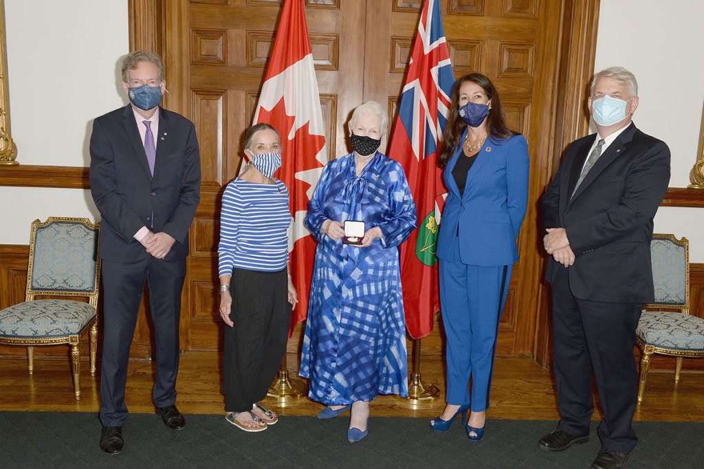 Elizabeth Dowdeswell presented Louie Kamookak Medal