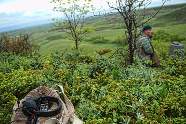 Gordon Hempton records audio in Grasslands National Park